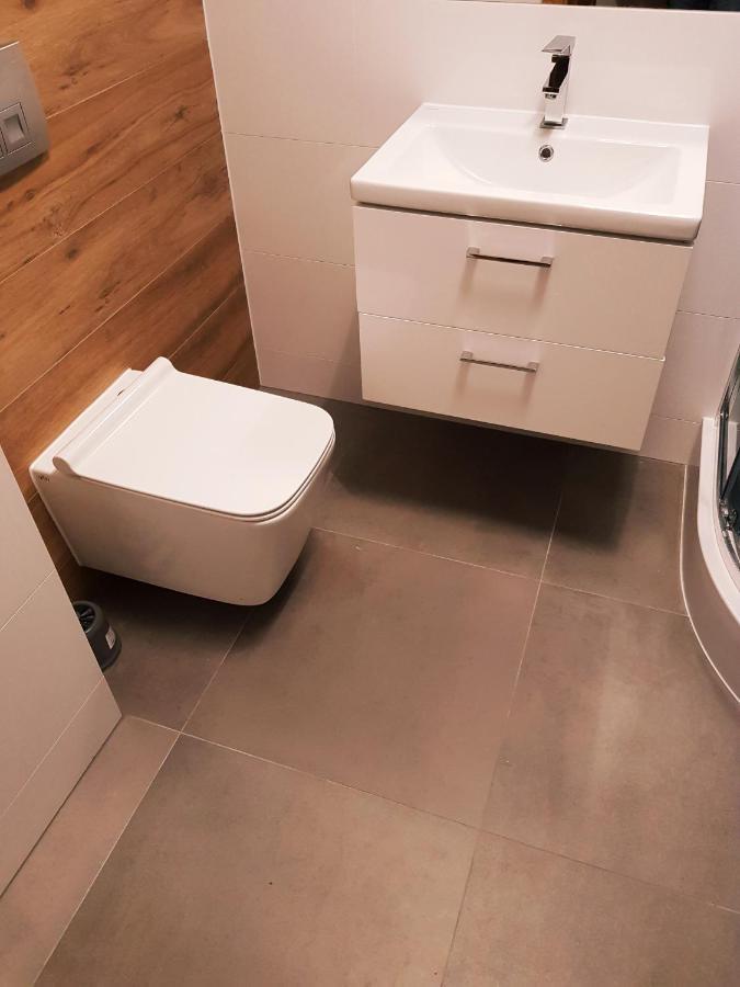 Jurajska Plaza - Nowoczesny Apartament Z Osobna Sypialnia, Parking Gratis - Kielce Luaran gambar